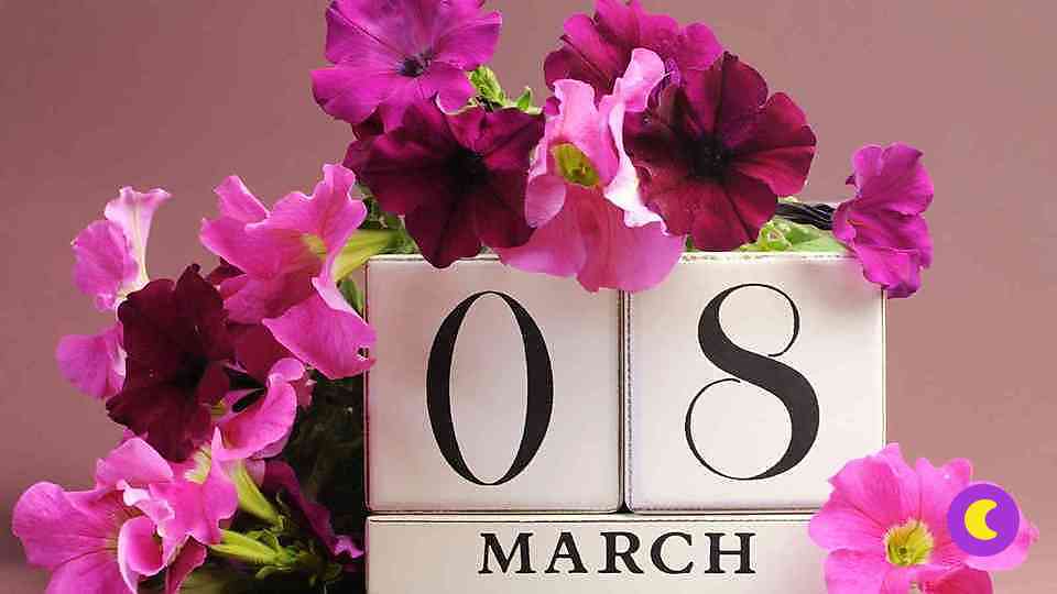 Что подарить женщинам на 8 марта